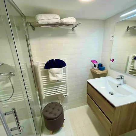 Charming Spacious Duplex Vieux Nice, 6 People Apartmán