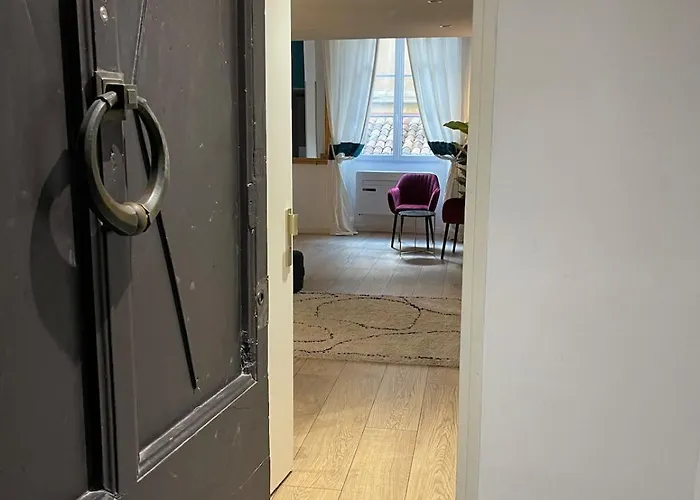 Charming Spacious Duplex Vieux Nice, 6 People *