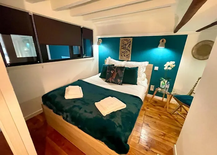 Charming Spacious Duplex Vieux Nice, 6 People Apartman